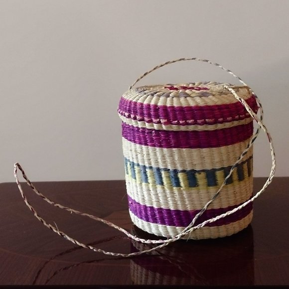 Woven Striped Straw/Rattan Basket/Barrel Tote with Lid, Woven String Strap ~ 6" - Picture 1 of 12